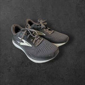 Brooks Ghost mens size 8.5